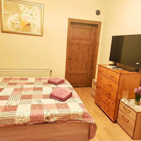 Apartment самостоятелна трояна *